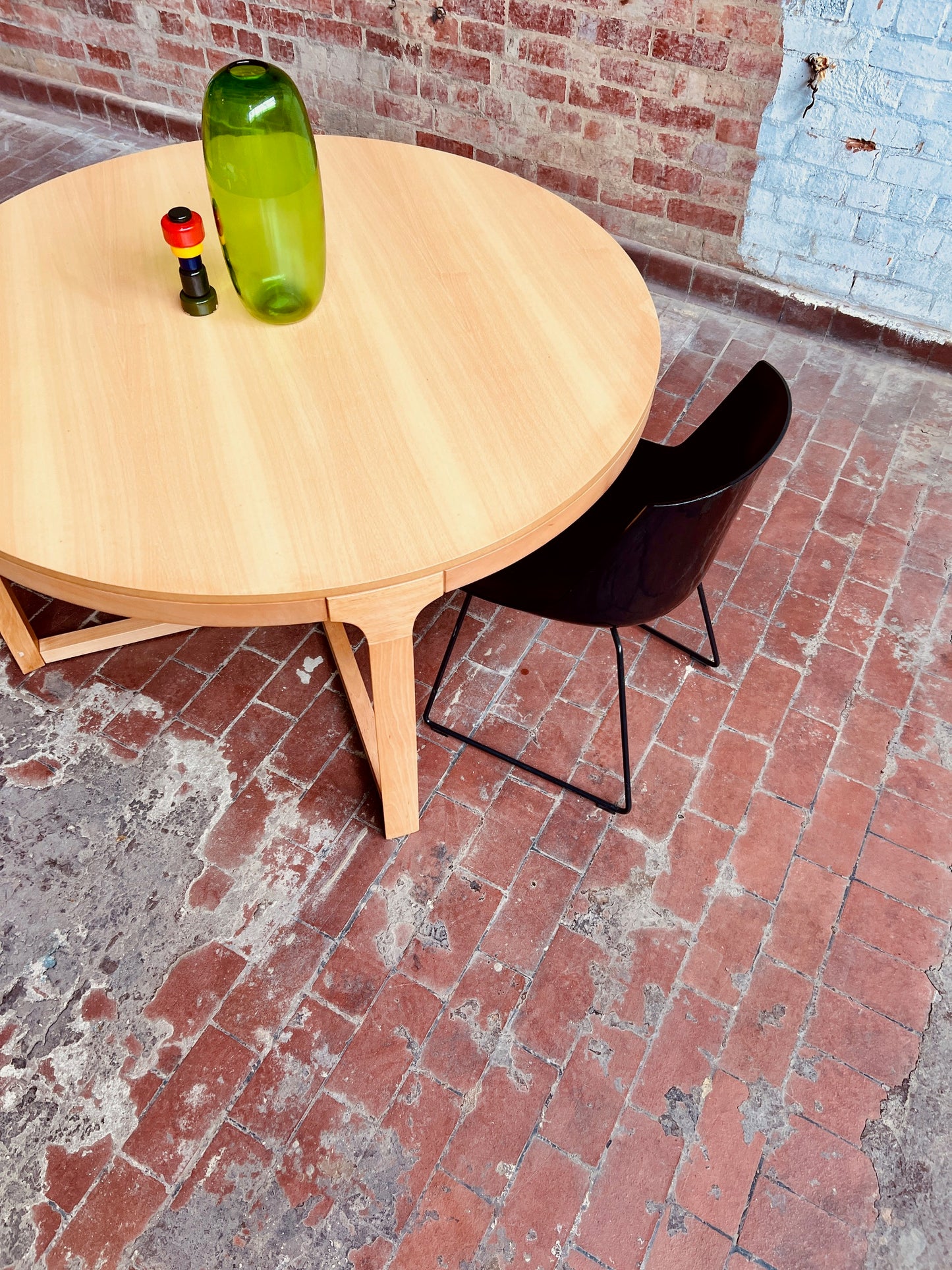 Ema Dining Table by Ziru