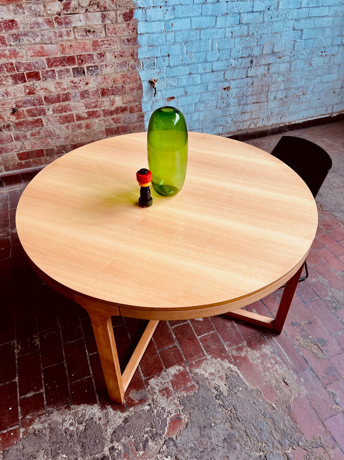 Ema Dining Table by Ziru