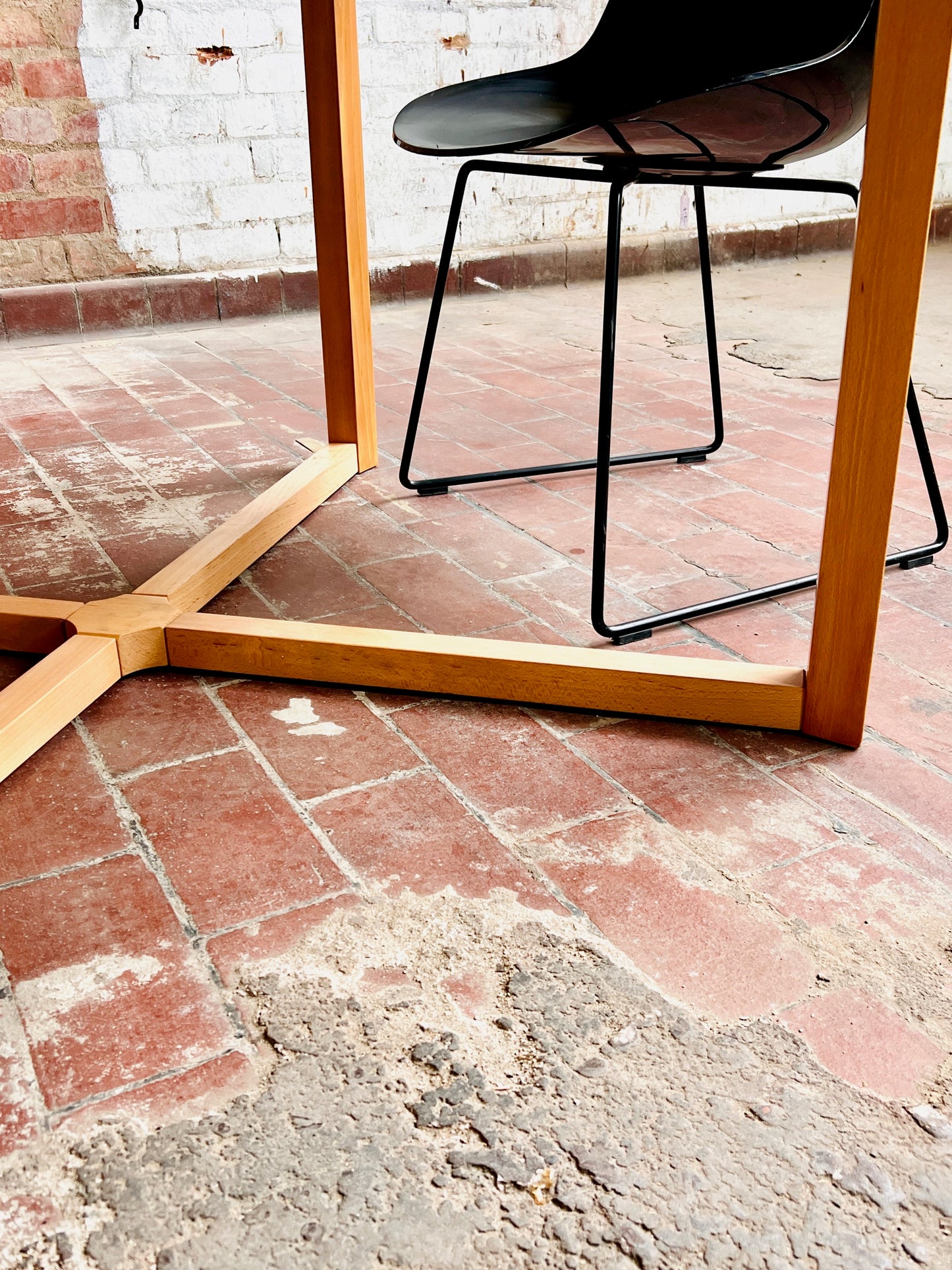 Ema Dining Table by Ziru