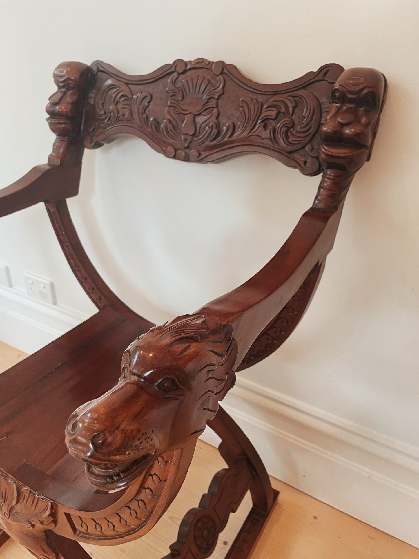 Curved Walnut Italian Savonarola Chair