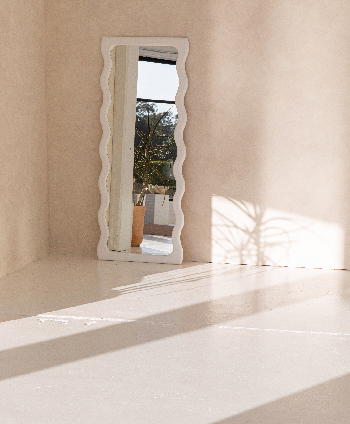 Knot Studio Wavy Floor Mirror Cloud WHITE
