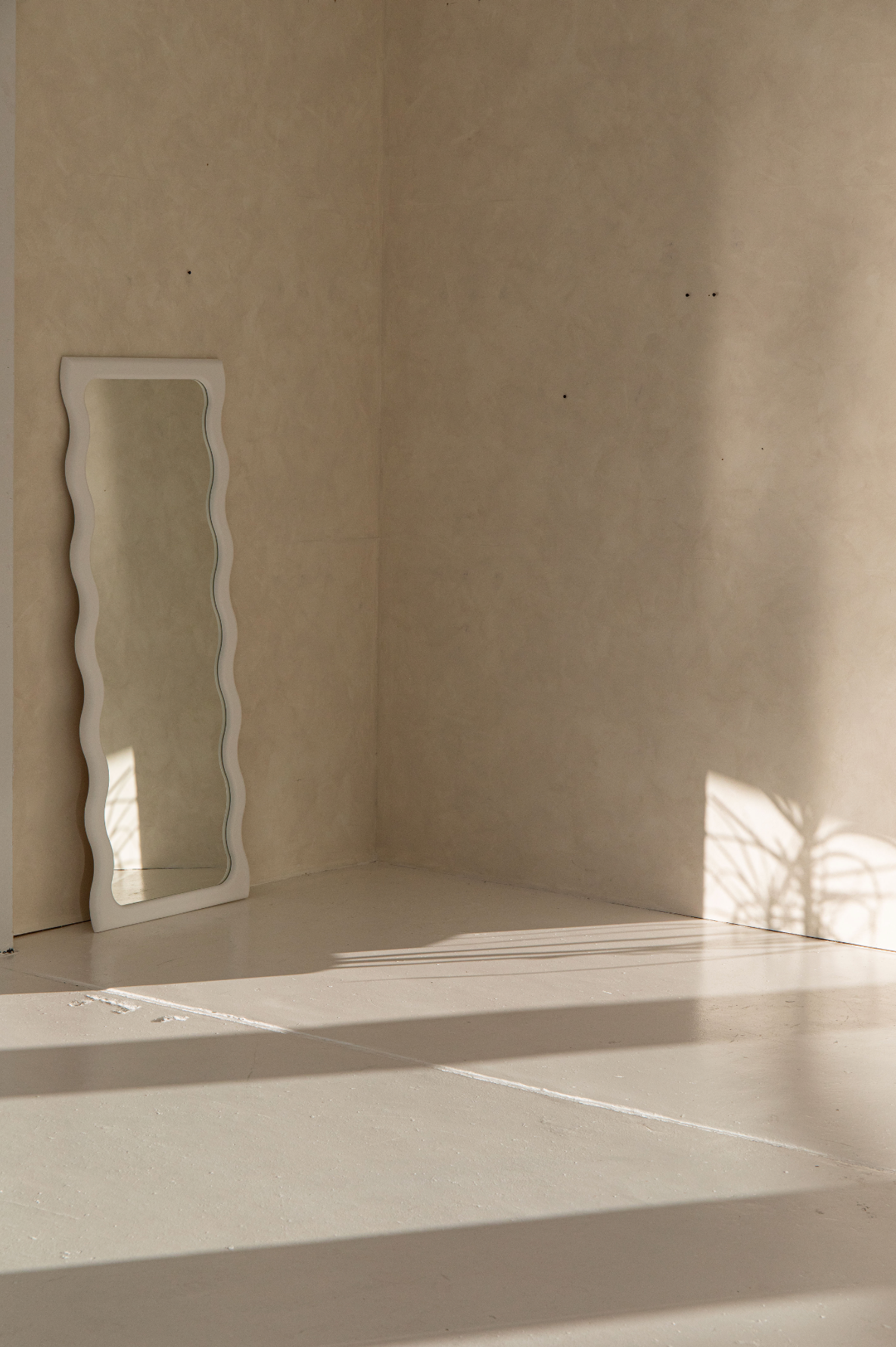 Knot Studio Wavy Floor Mirror Cloud WHITE