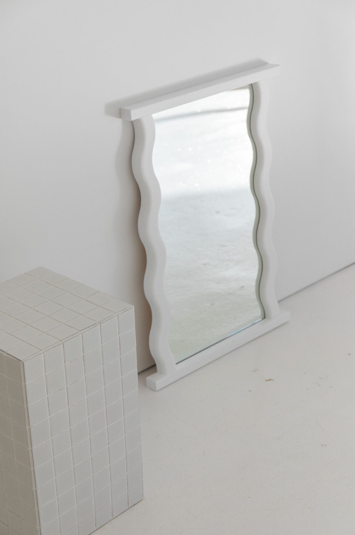 Knot Studio Wavy Wall Mirror CLOUD WHITE