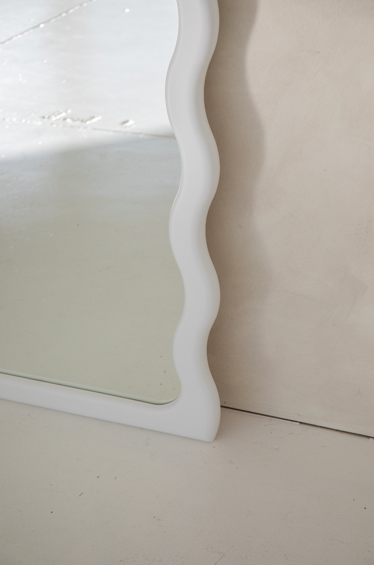 Knot Studio Wavy Floor Mirror Cloud WHITE