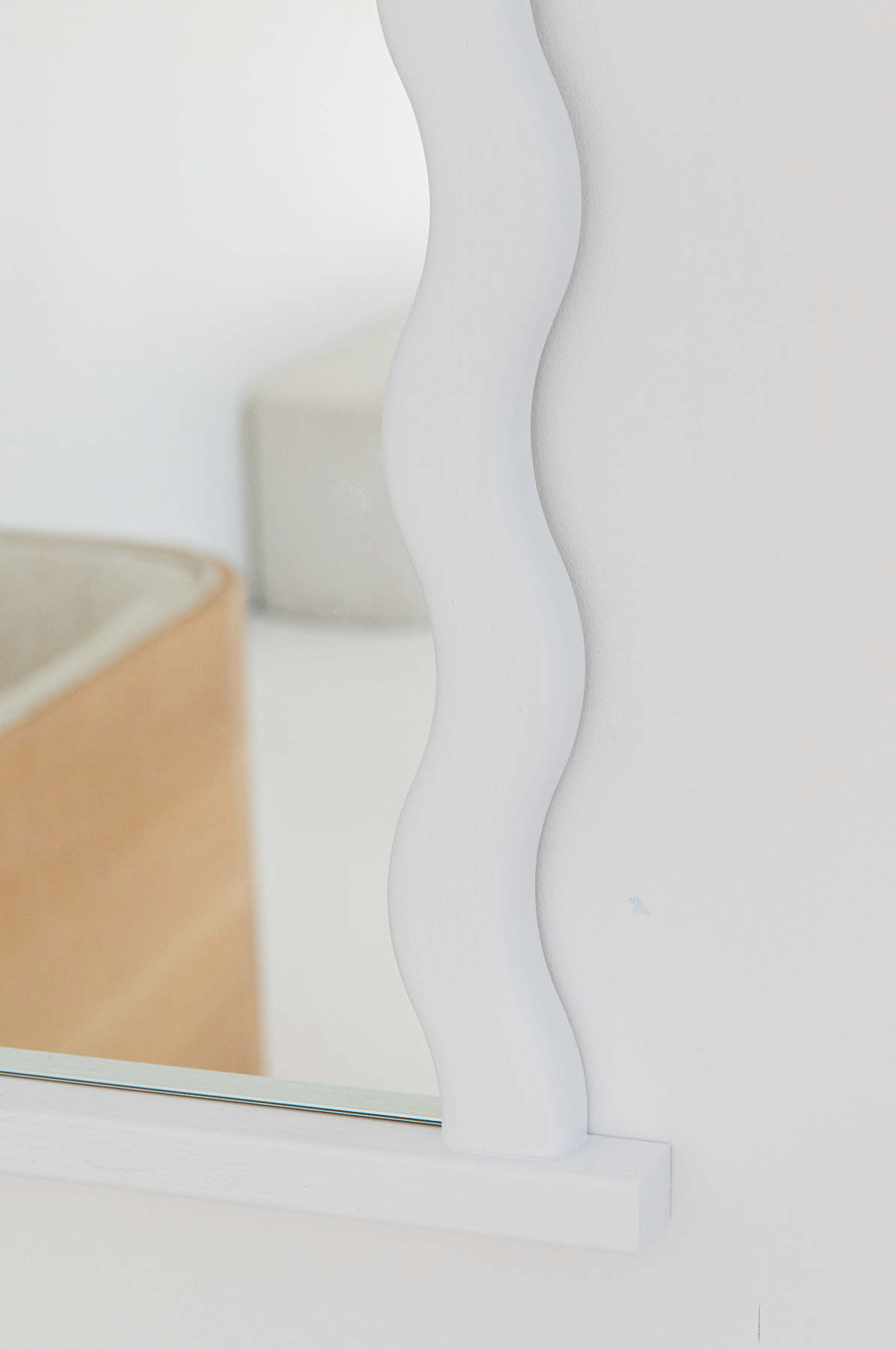 Knot Studio Wavy Wall Mirror CLOUD WHITE