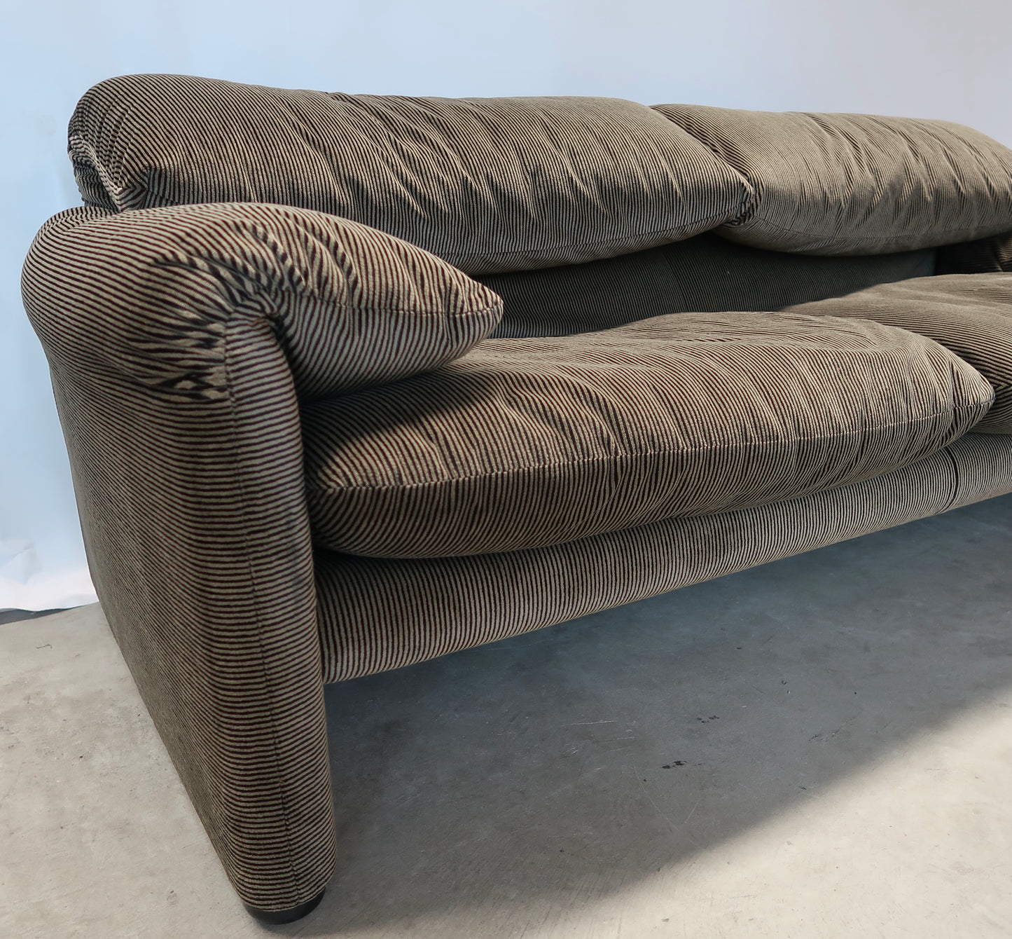 - Original Maralunga 2.5 Seater Sofa by Magistretti for Cassina