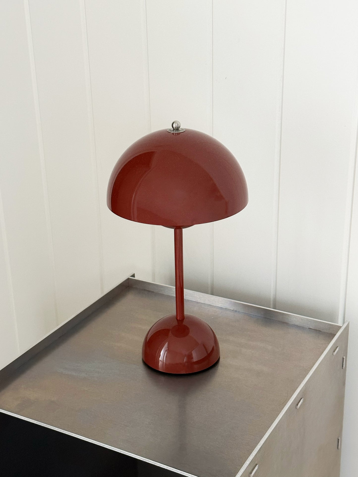 - Verner Panton Flowerpot VP9 Lamp &Tradition
