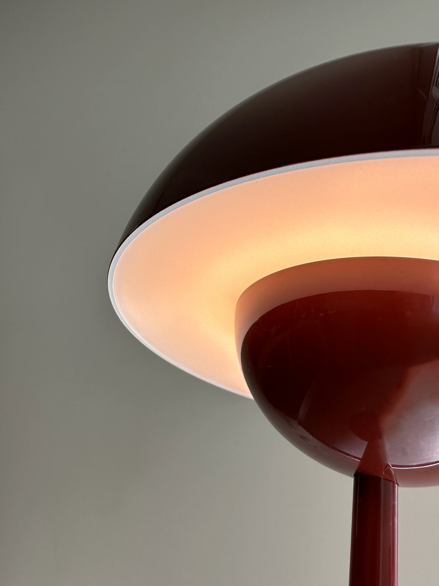 - Verner Panton Flowerpot VP9 Lamp &Tradition