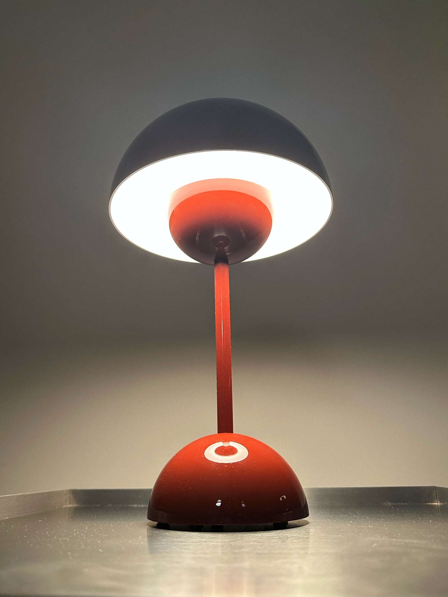 - Verner Panton Flowerpot VP9 Lamp &Tradition