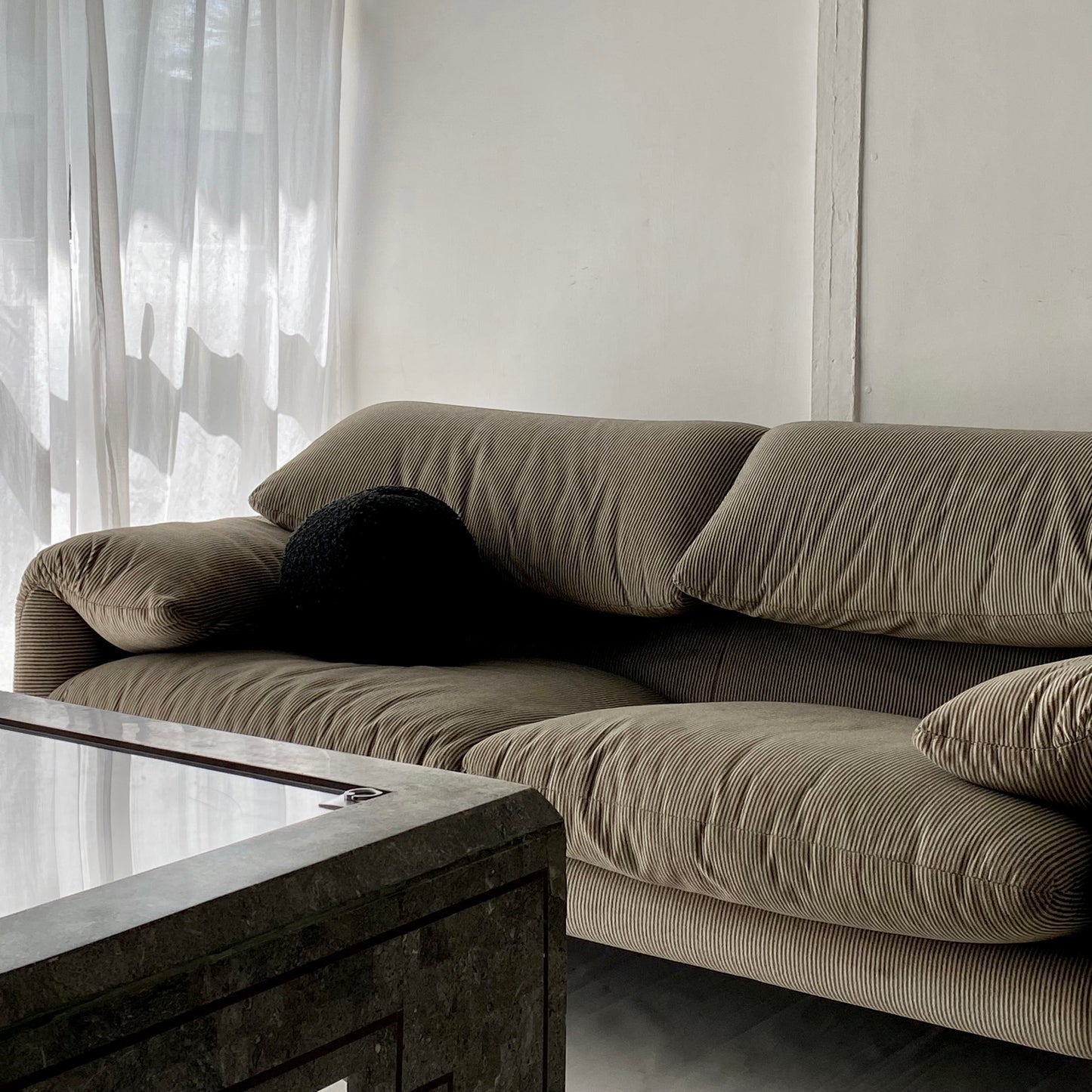 - Original Maralunga Two-Seater Sofa by Vico Magistretti for Cassina