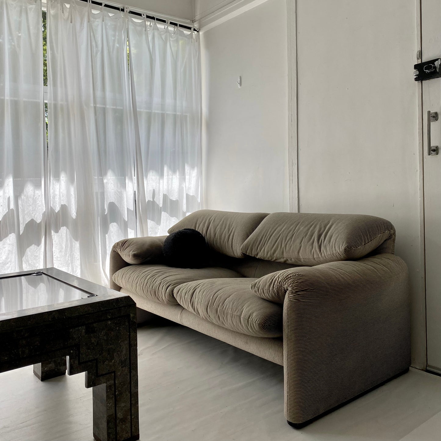 - Original Maralunga Two-Seater Sofa by Vico Magistretti for Cassina