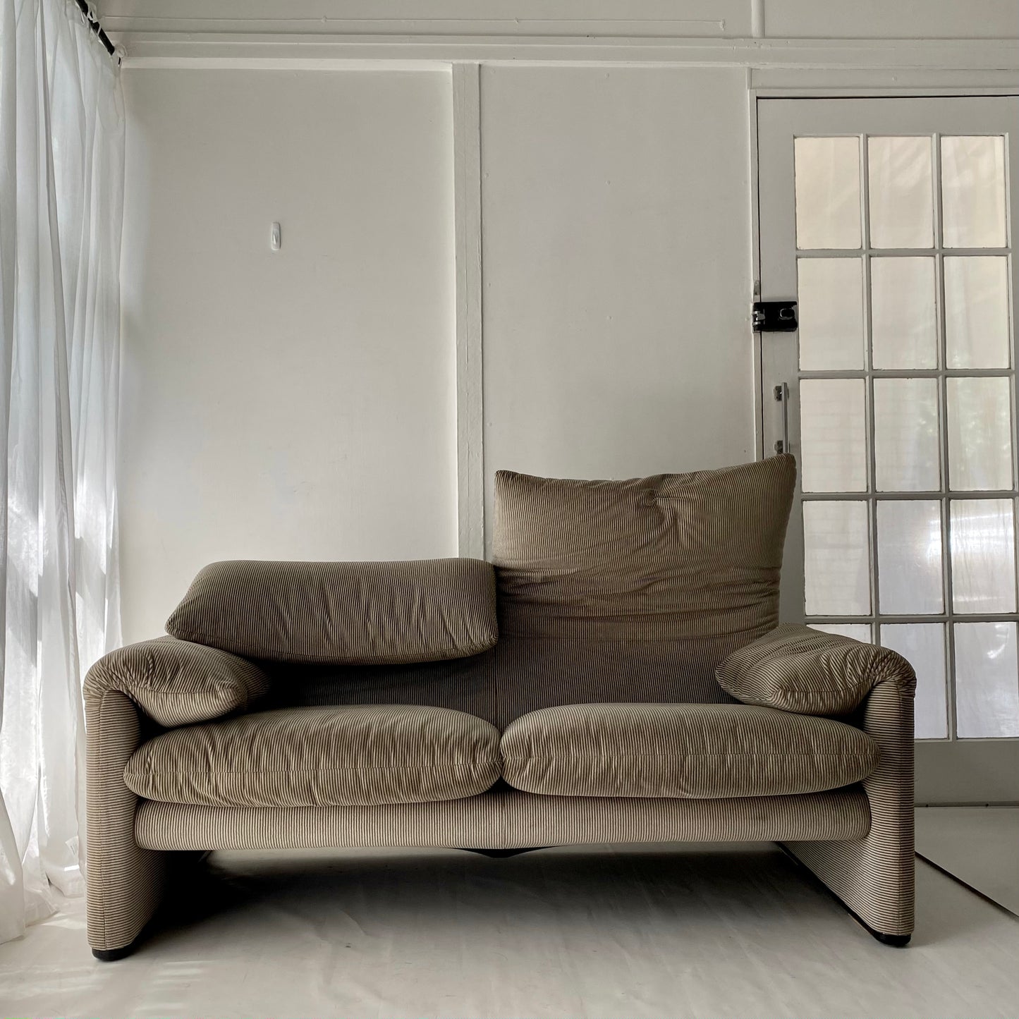 - Original Maralunga Two-Seater Sofa by Vico Magistretti for Cassina