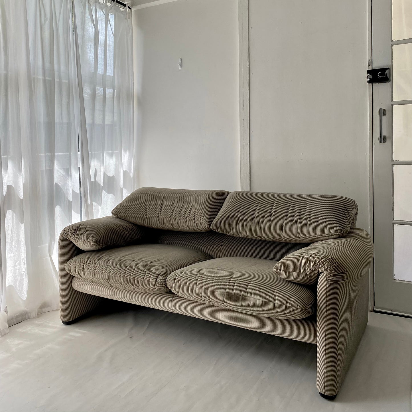- Original Maralunga Two-Seater Sofa by Vico Magistretti for Cassina