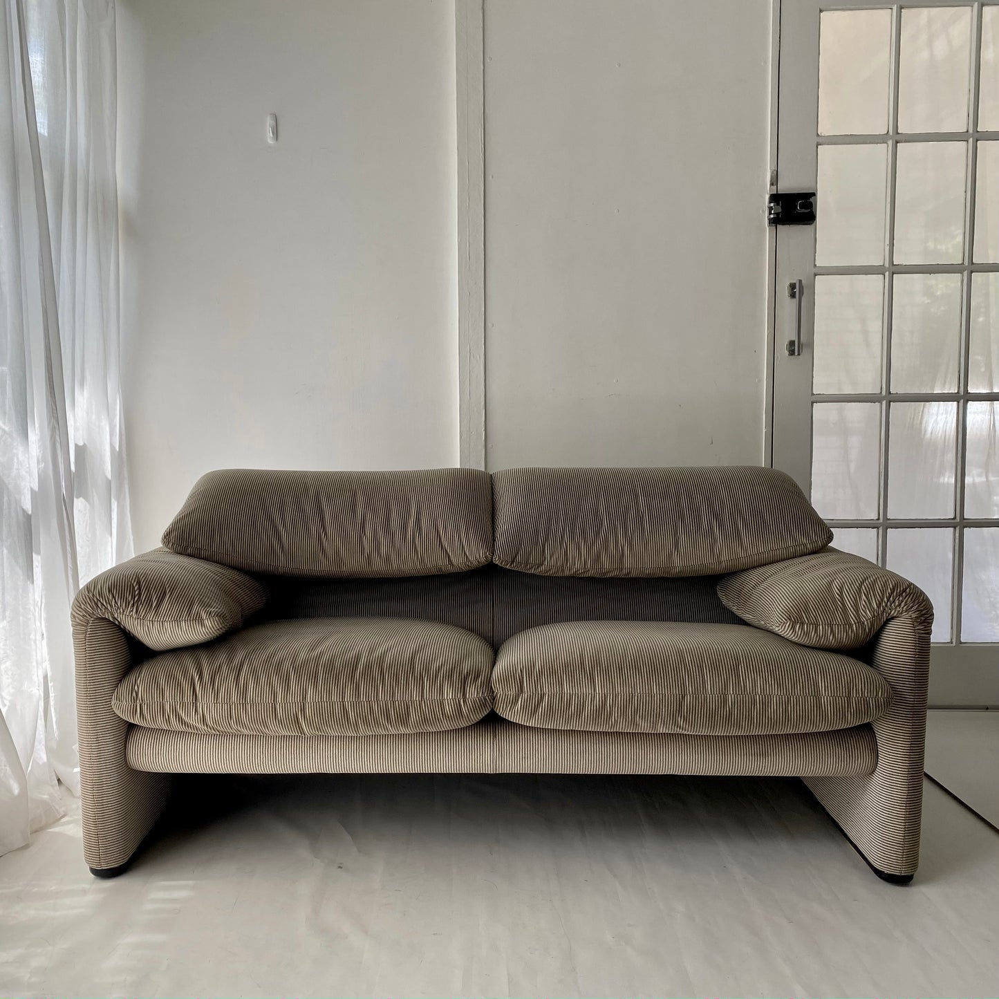 - Original Maralunga Two-Seater Sofa by Vico Magistretti for Cassina