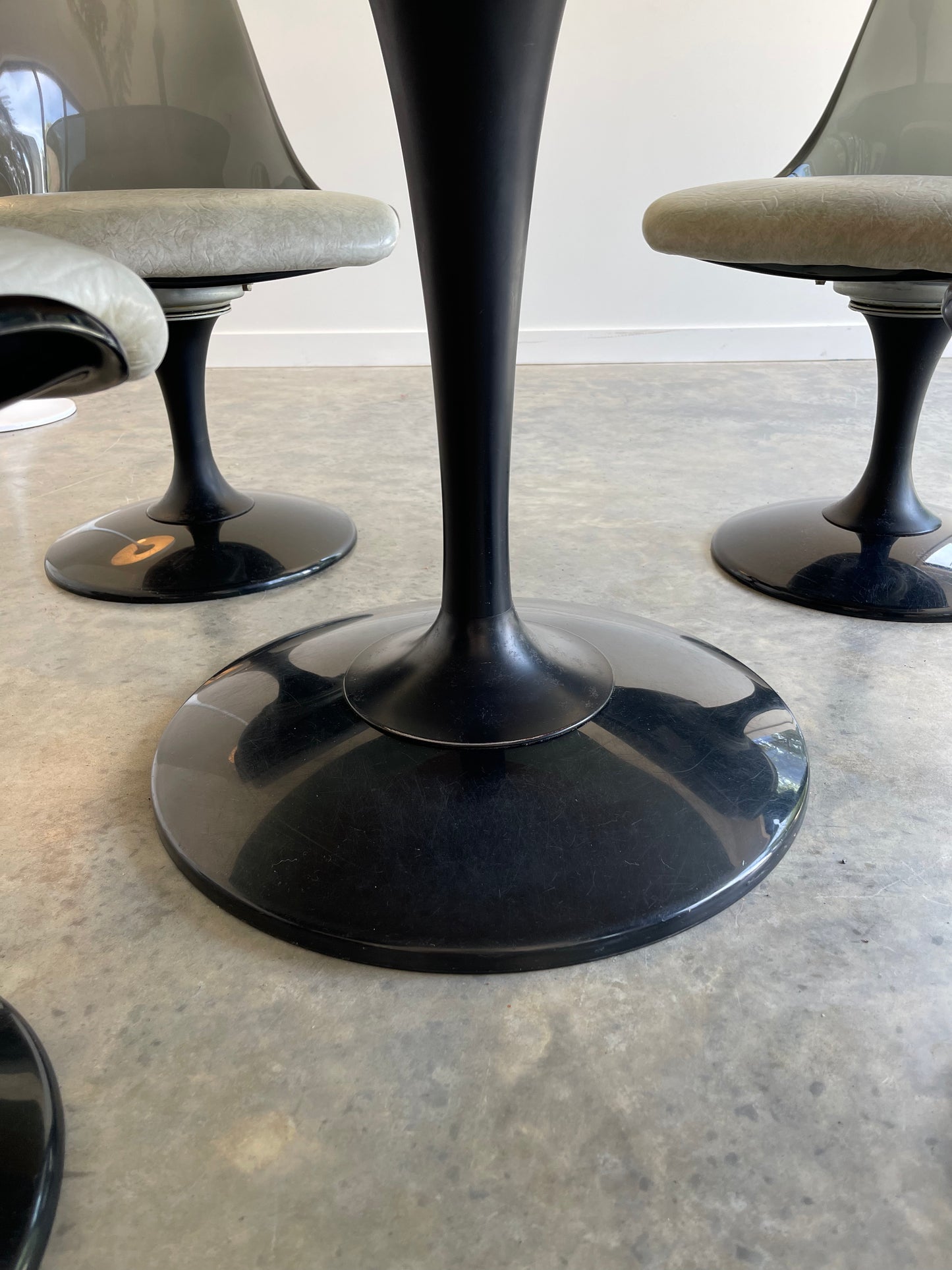 - 70's Chromcraft Tulip Dining Table & Chairs Setting