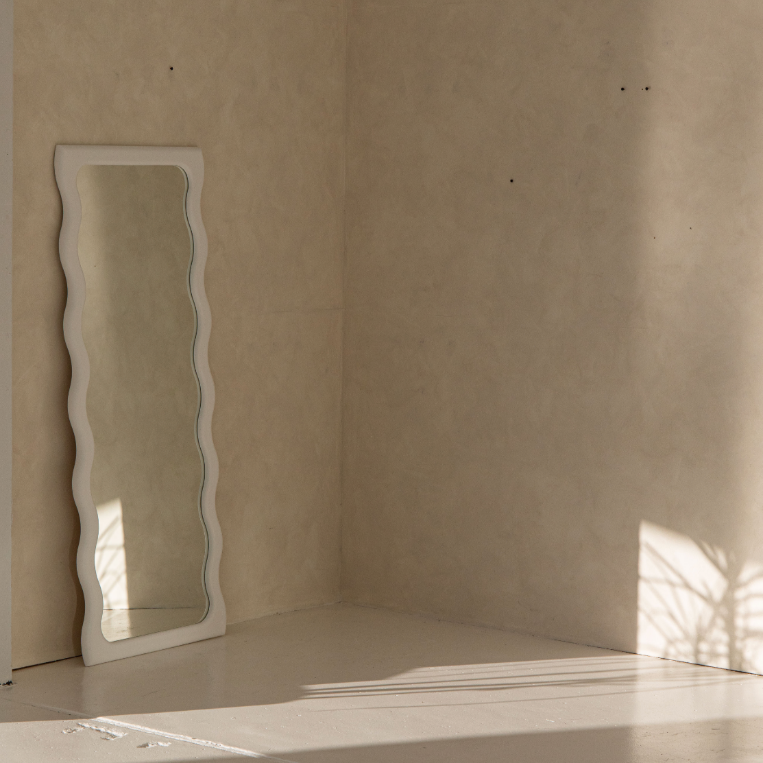 Knot Studio Wavy Floor Mirror Cloud WHITE