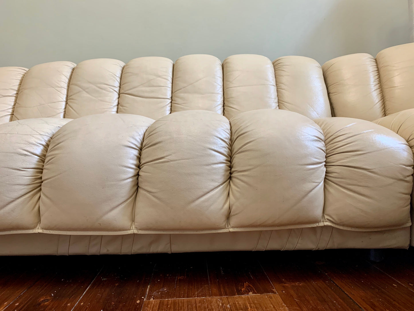Peachy Cream Leather Sectional Sofa in the Style of De Sede