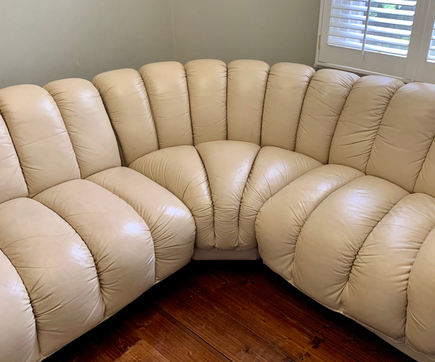 Peachy Cream Leather Sectional Sofa in the Style of De Sede