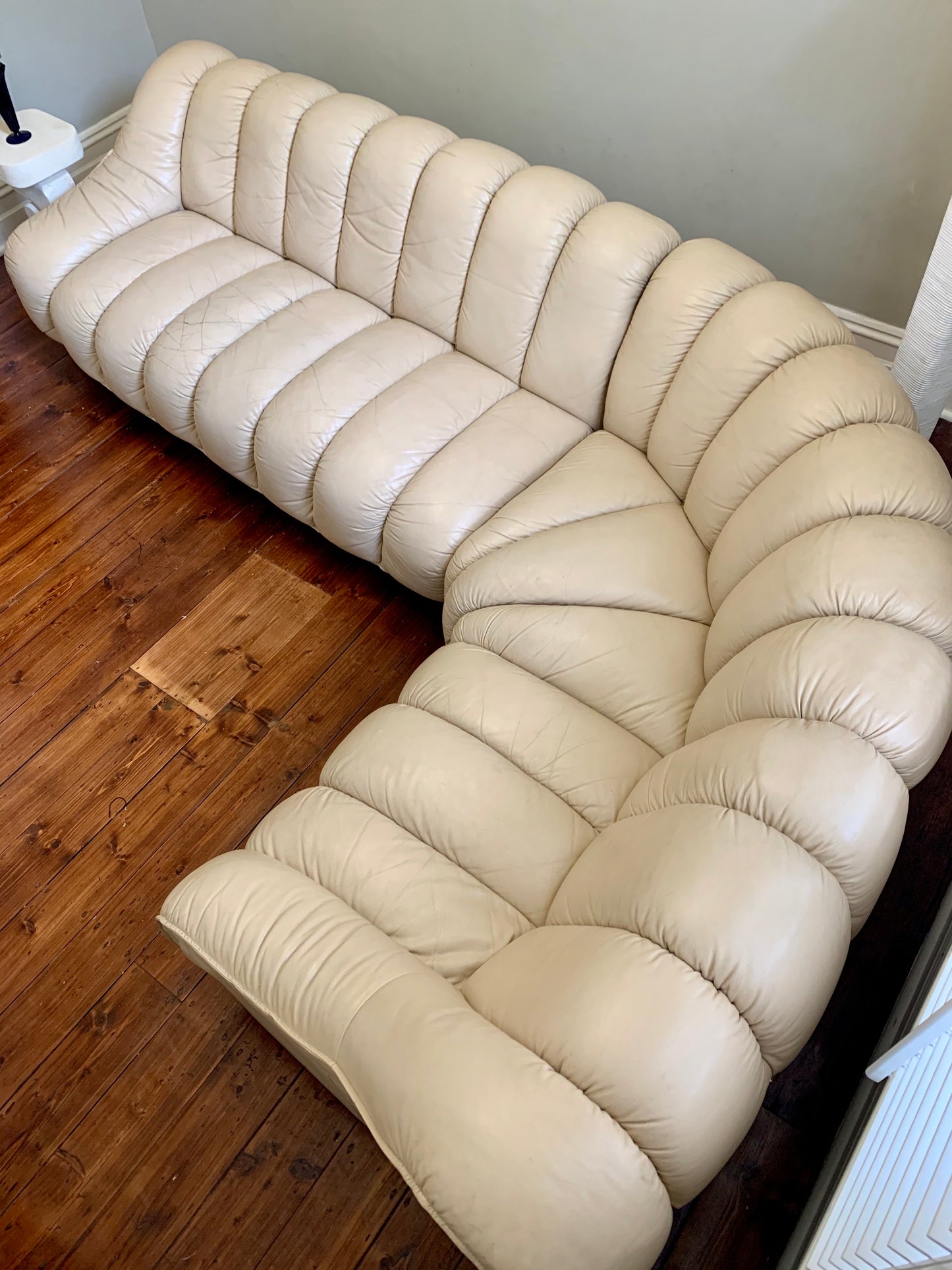 Peachy Cream Leather Sectional Sofa in the Style of De Sede