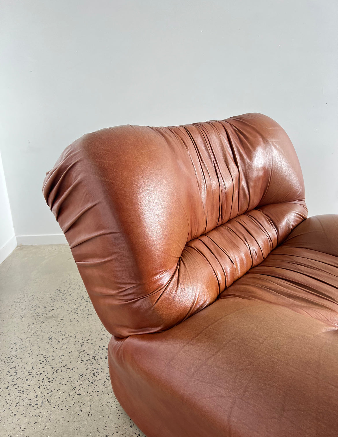 - Set of Two - Italian Leather Armchairs by Giuseppe Rossi for Albizzate, 1970s.