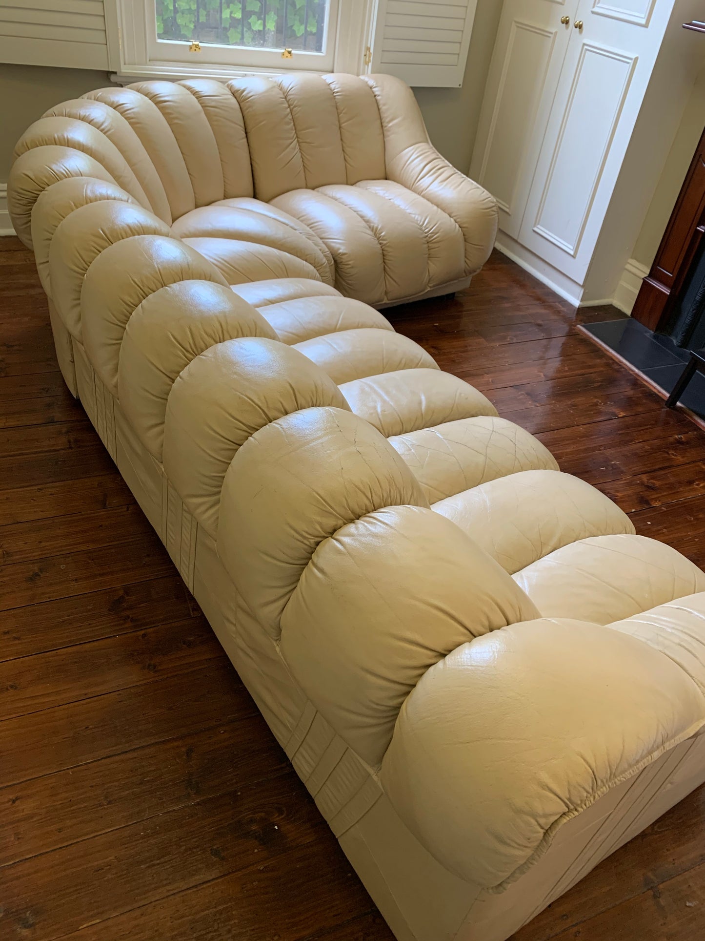 Peachy Cream Leather Sectional Sofa in the Style of De Sede
