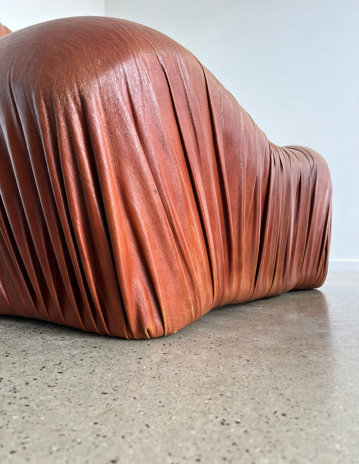 - Set of Two - Italian Leather Armchairs by Giuseppe Rossi for Albizzate, 1970s.