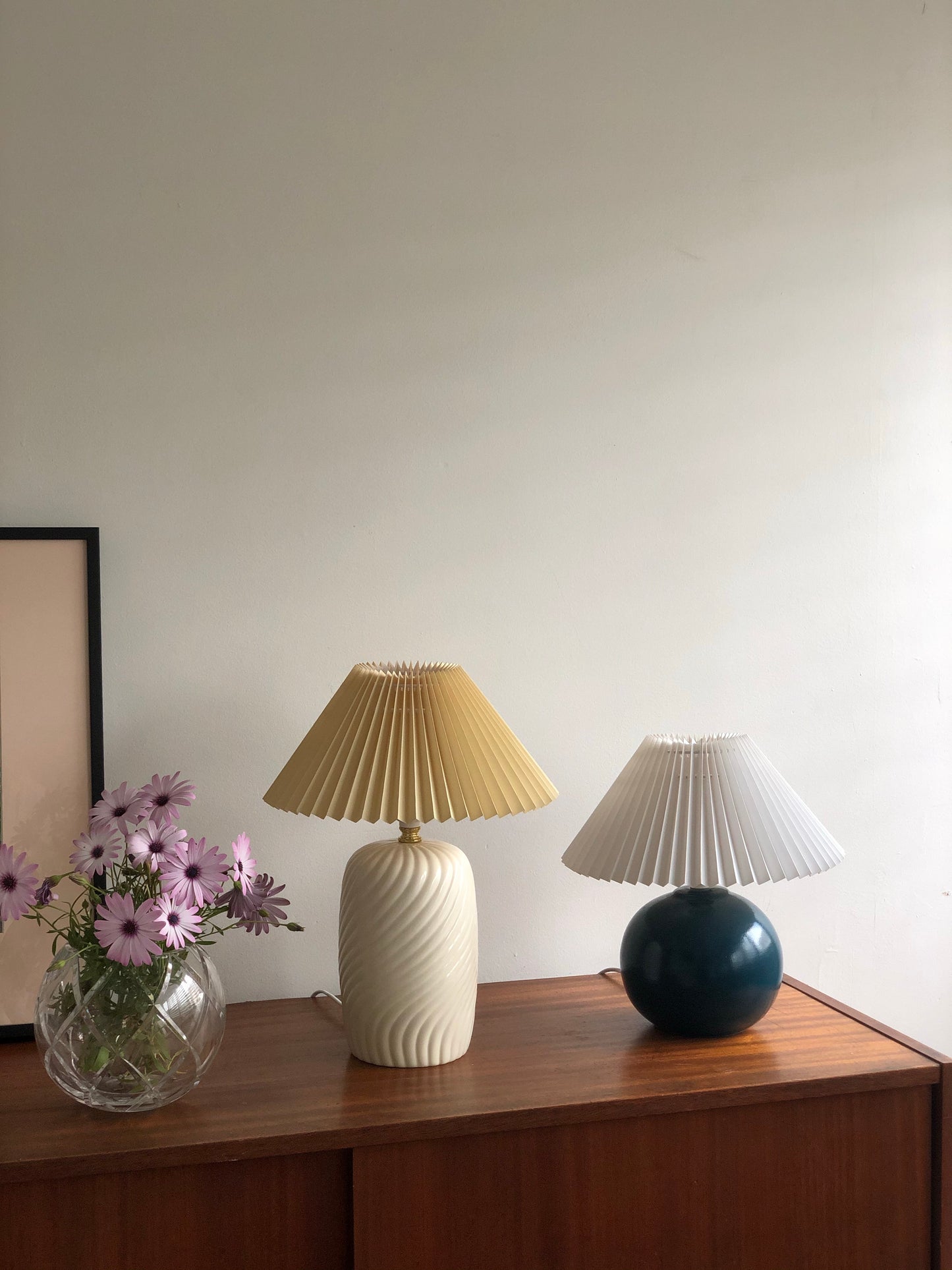 Swirl Lolly Lamp with Cream Pleated Shade