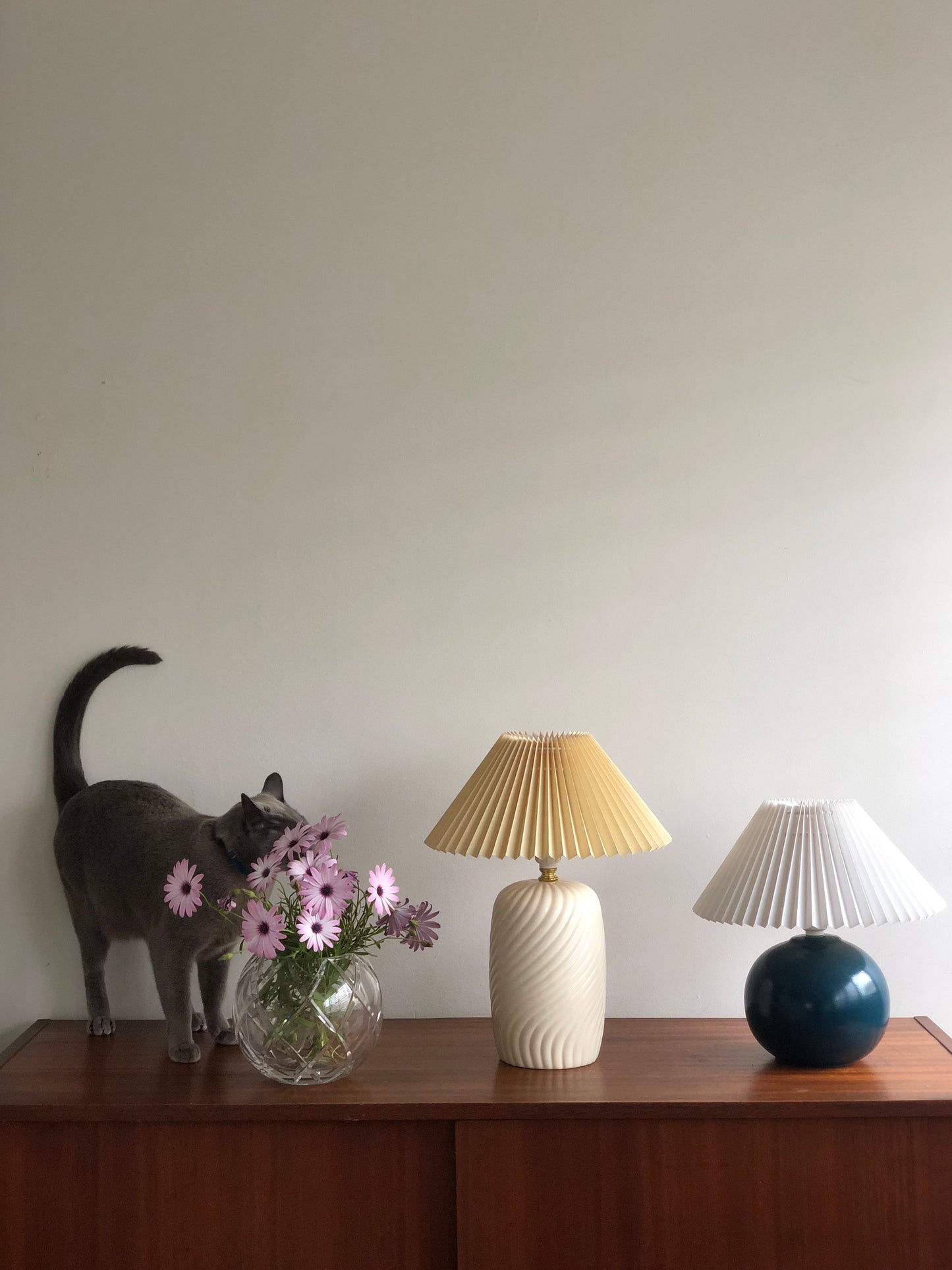Swirl Lolly Lamp with Cream Pleated Shade