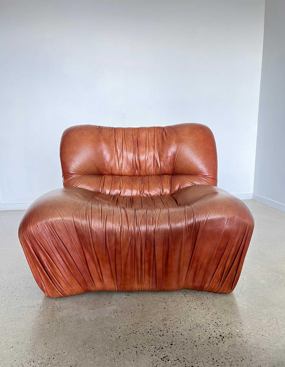 - Set of Two - Italian Leather Armchairs by Giuseppe Rossi for Albizzate, 1970s.