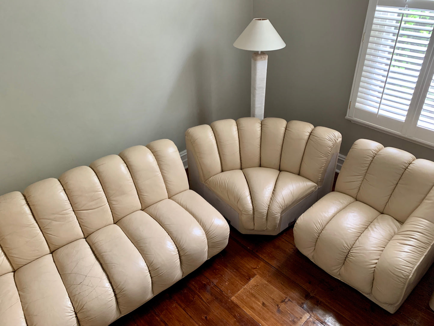 Peachy Cream Leather Sectional Sofa in the Style of De Sede