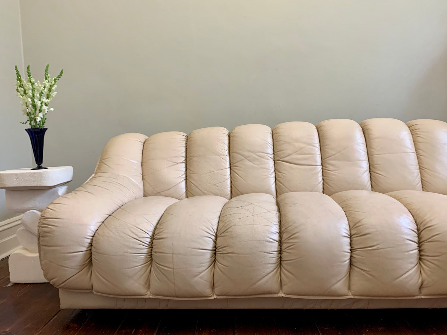 Peachy Cream Leather Sectional Sofa in the Style of De Sede