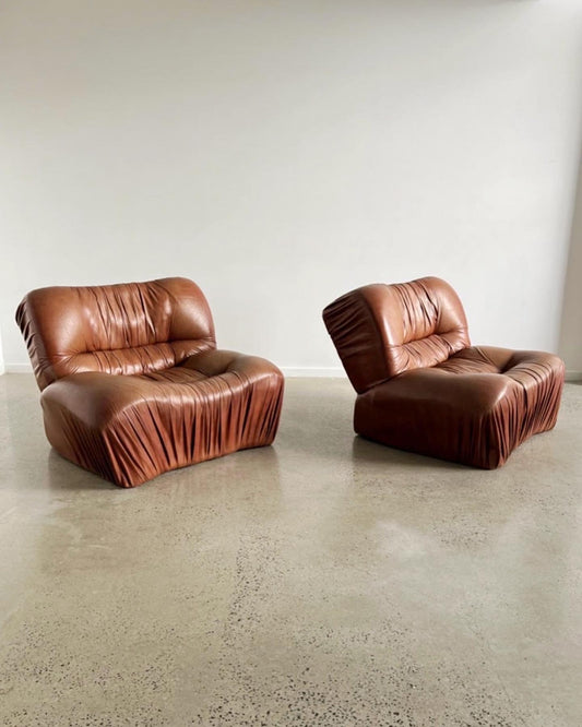 - Set of Two - Italian Leather Armchairs by Giuseppe Rossi for Albizzate, 1970s.