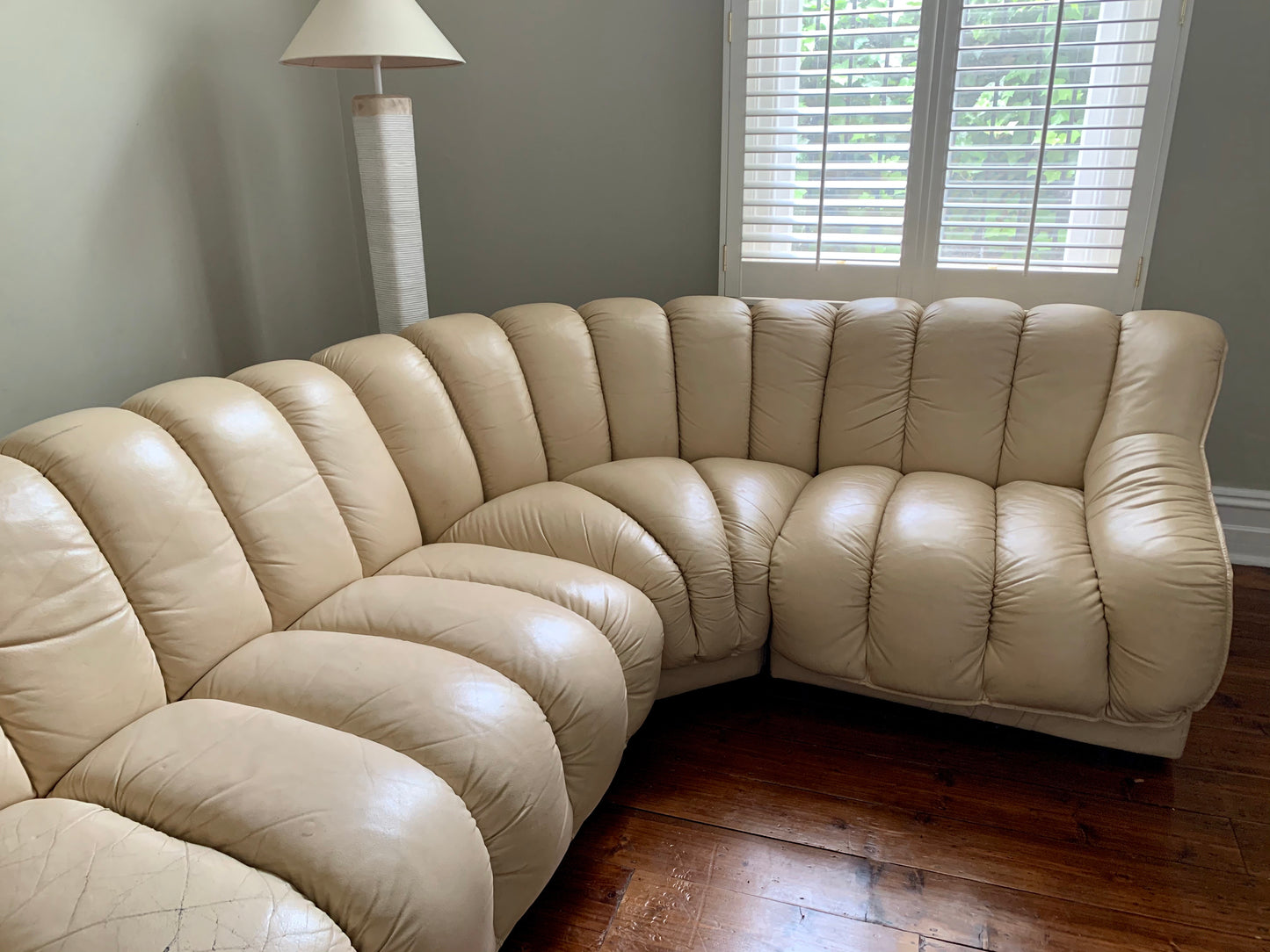 Peachy Cream Leather Sectional Sofa in the Style of De Sede