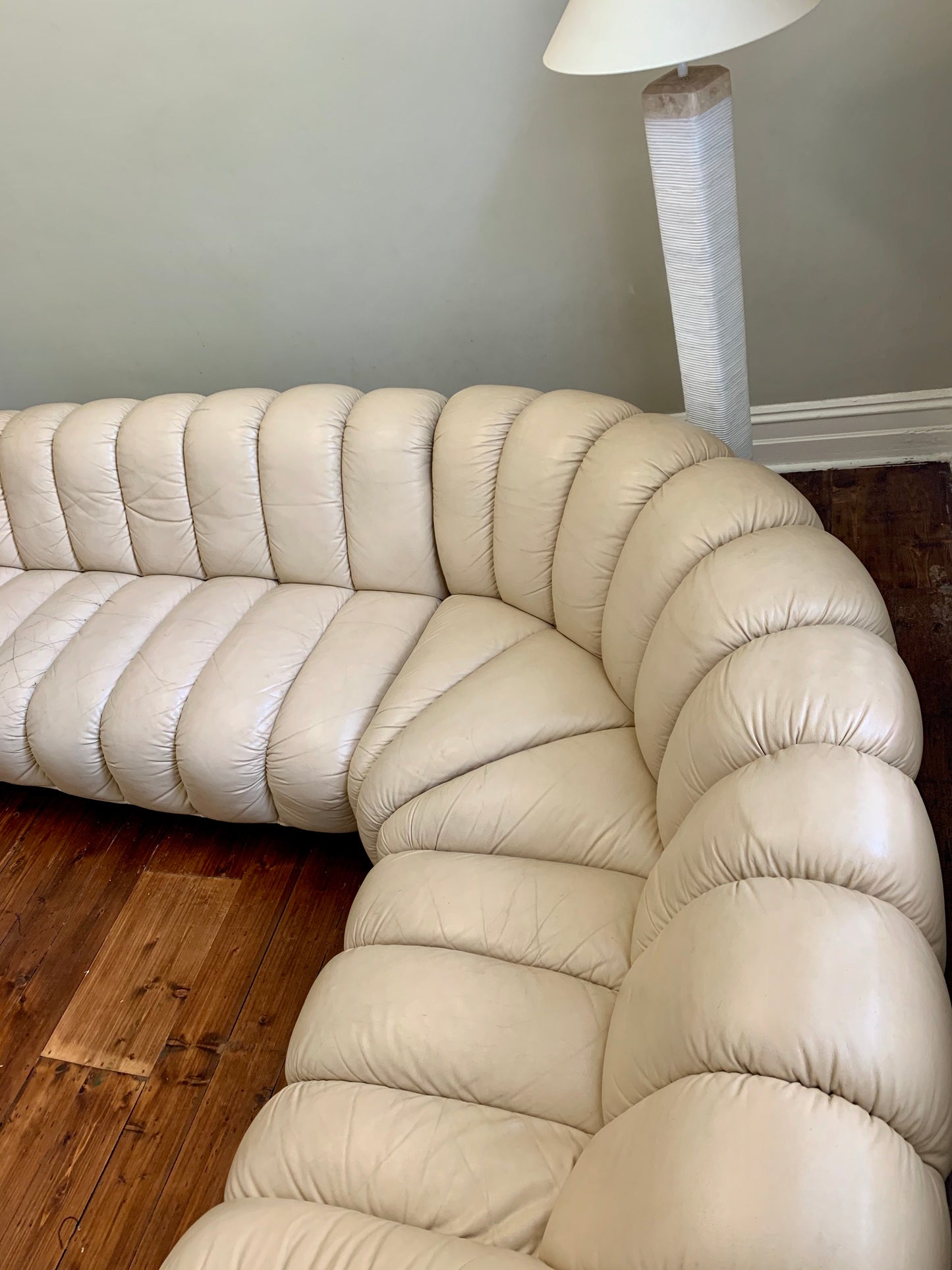 Peachy Cream Leather Sectional Sofa in the Style of De Sede