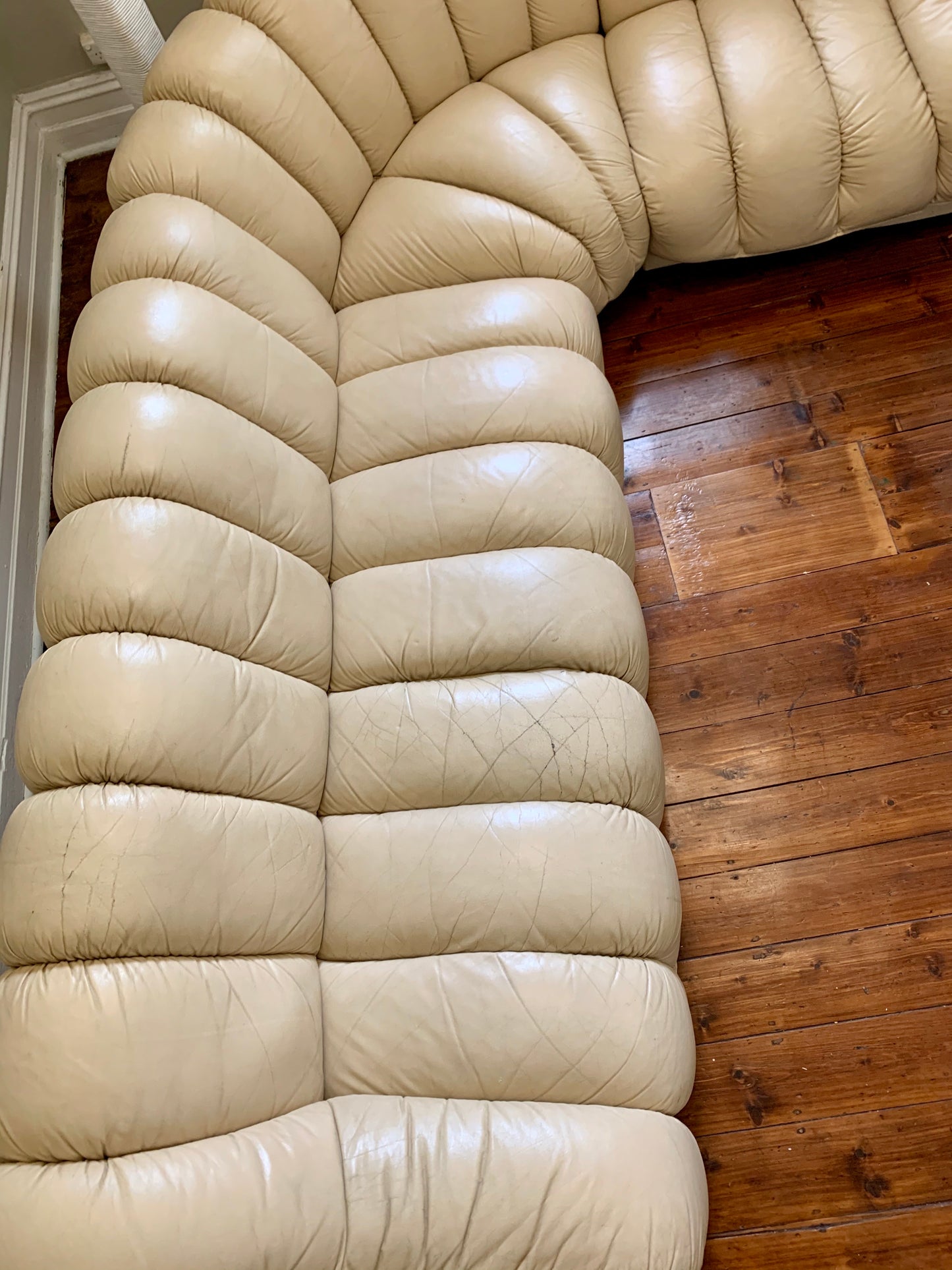 Peachy Cream Leather Sectional Sofa in the Style of De Sede