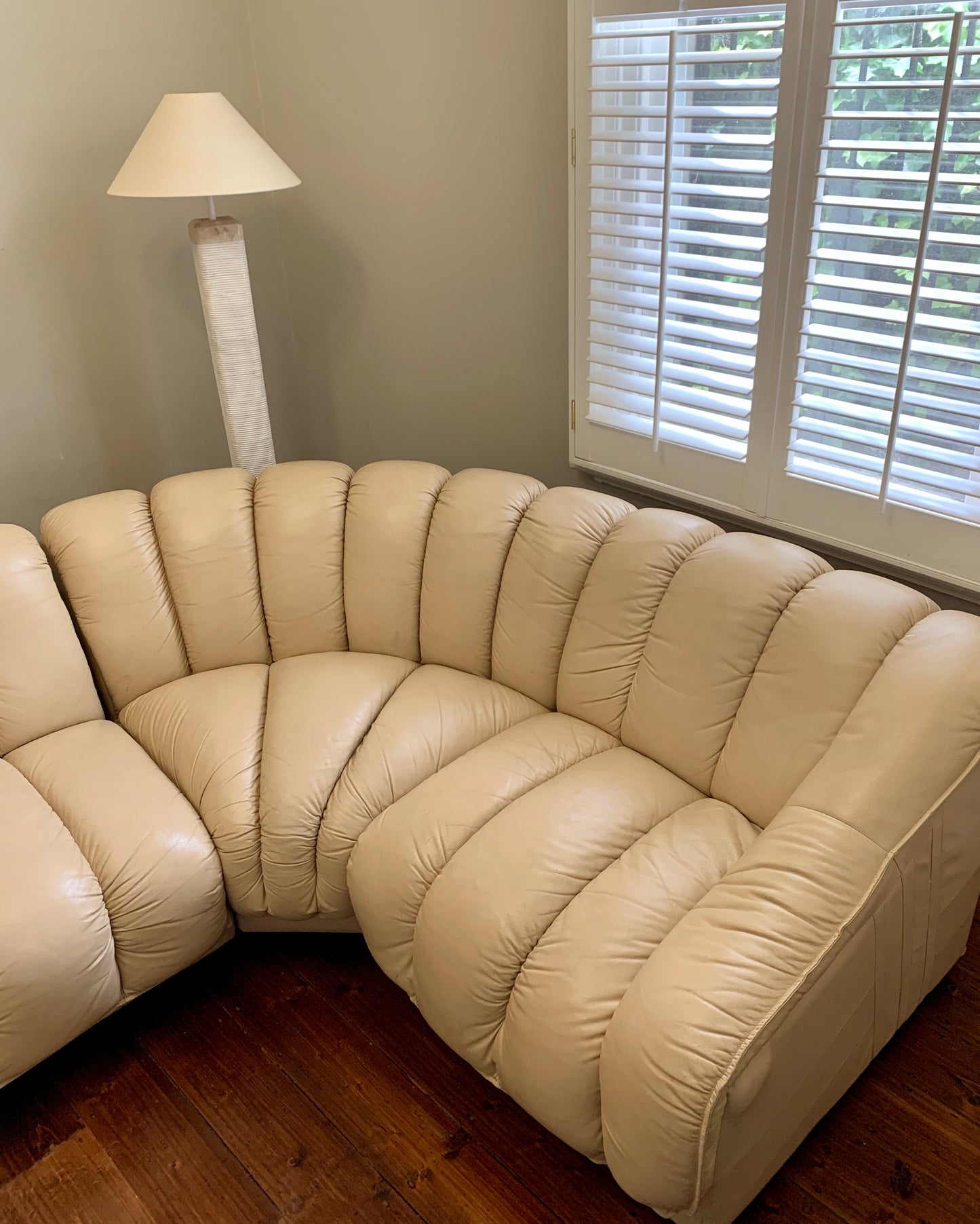 Peachy Cream Leather Sectional Sofa in the Style of De Sede
