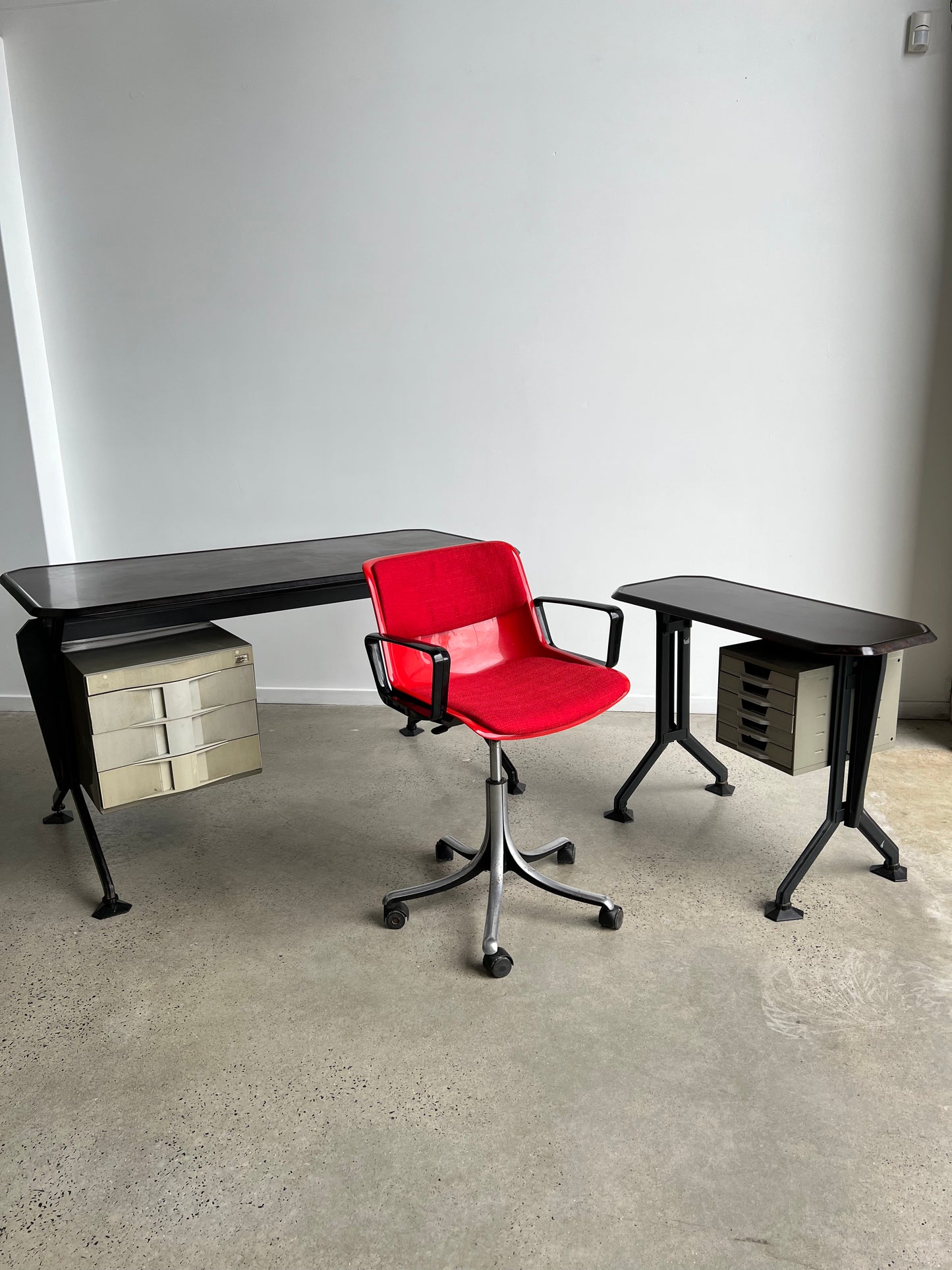 - Modus Desk Chair Osvaldo Borsani Tecno Italy