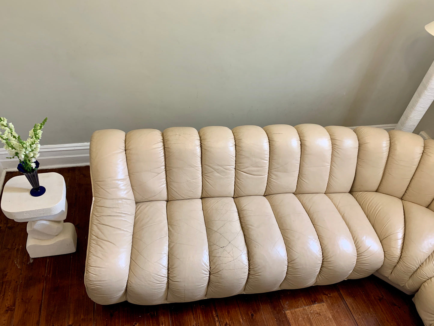 Peachy Cream Leather Sectional Sofa in the Style of De Sede