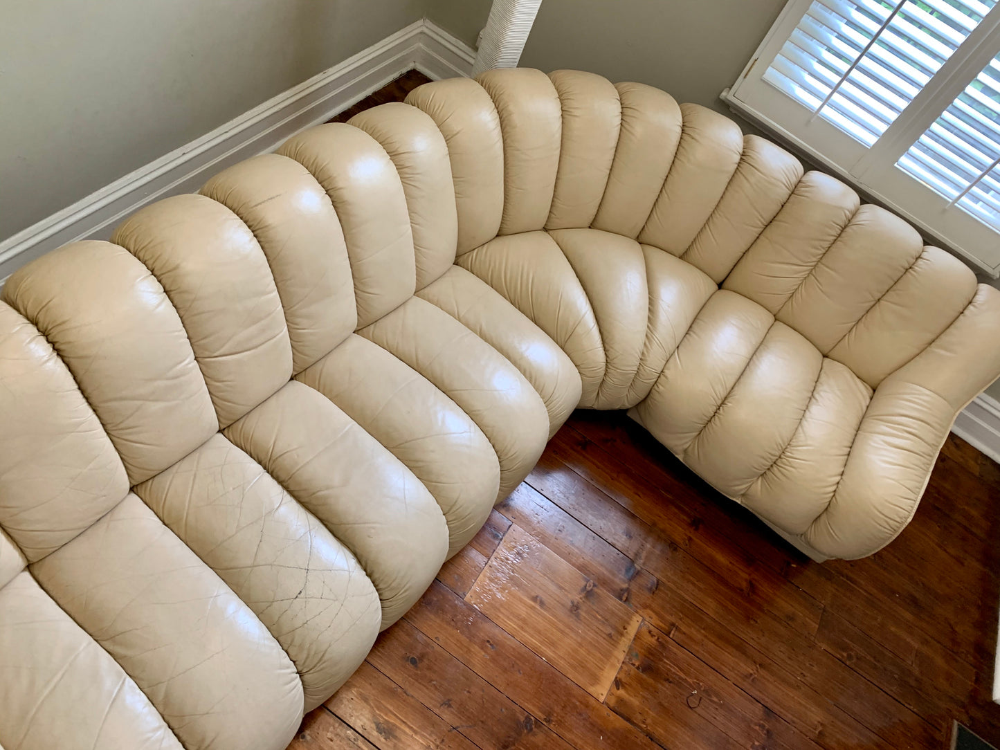 Peachy Cream Leather Sectional Sofa in the Style of De Sede
