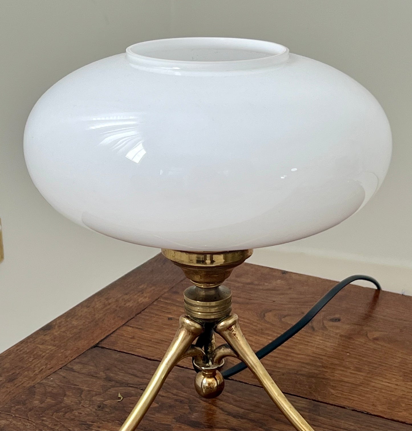 - 1960s French Glass Lamp