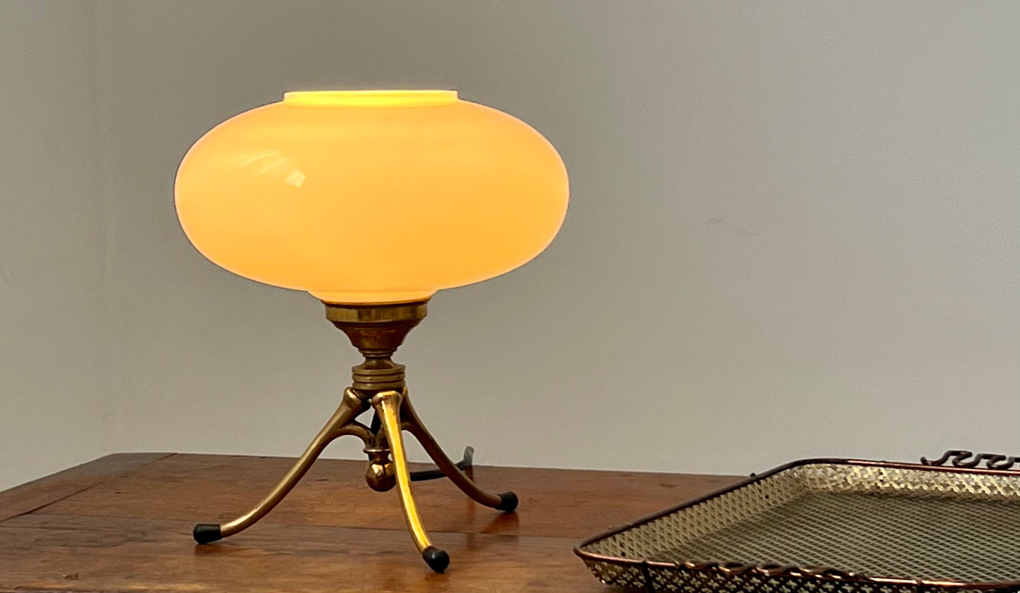- 1960s French Glass Lamp
