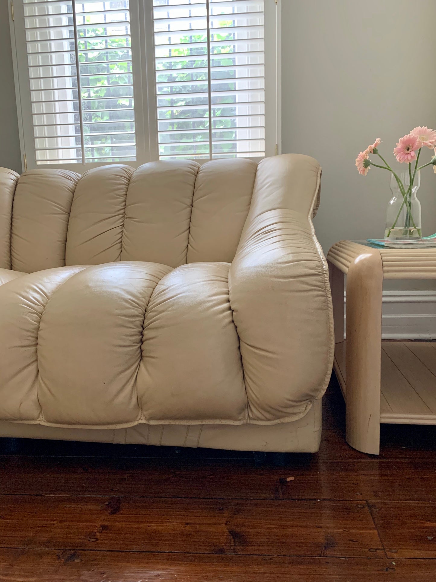 Peachy Cream Leather Sectional Sofa in the Style of De Sede