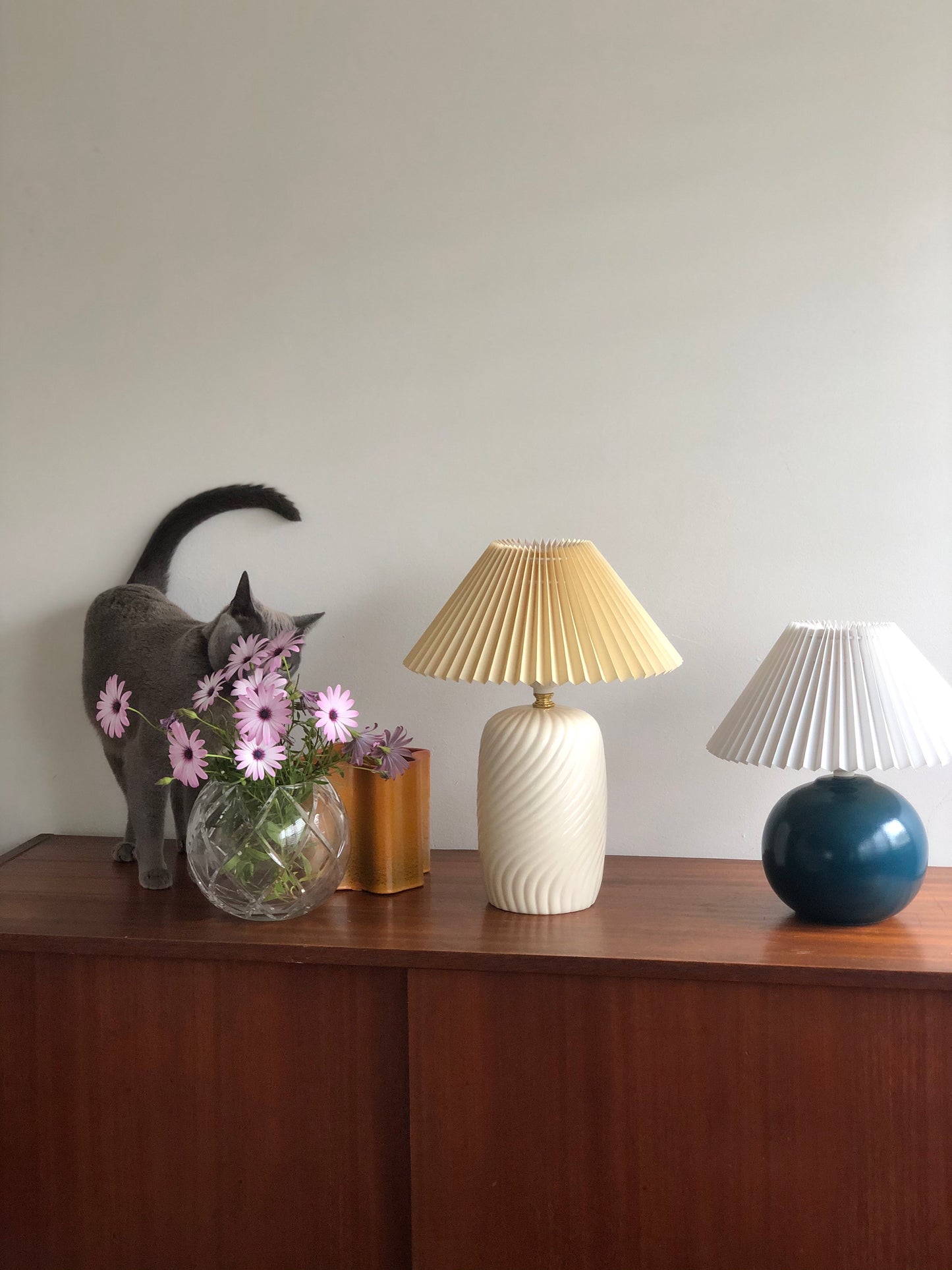 Swirl Lolly Lamp with Cream Pleated Shade