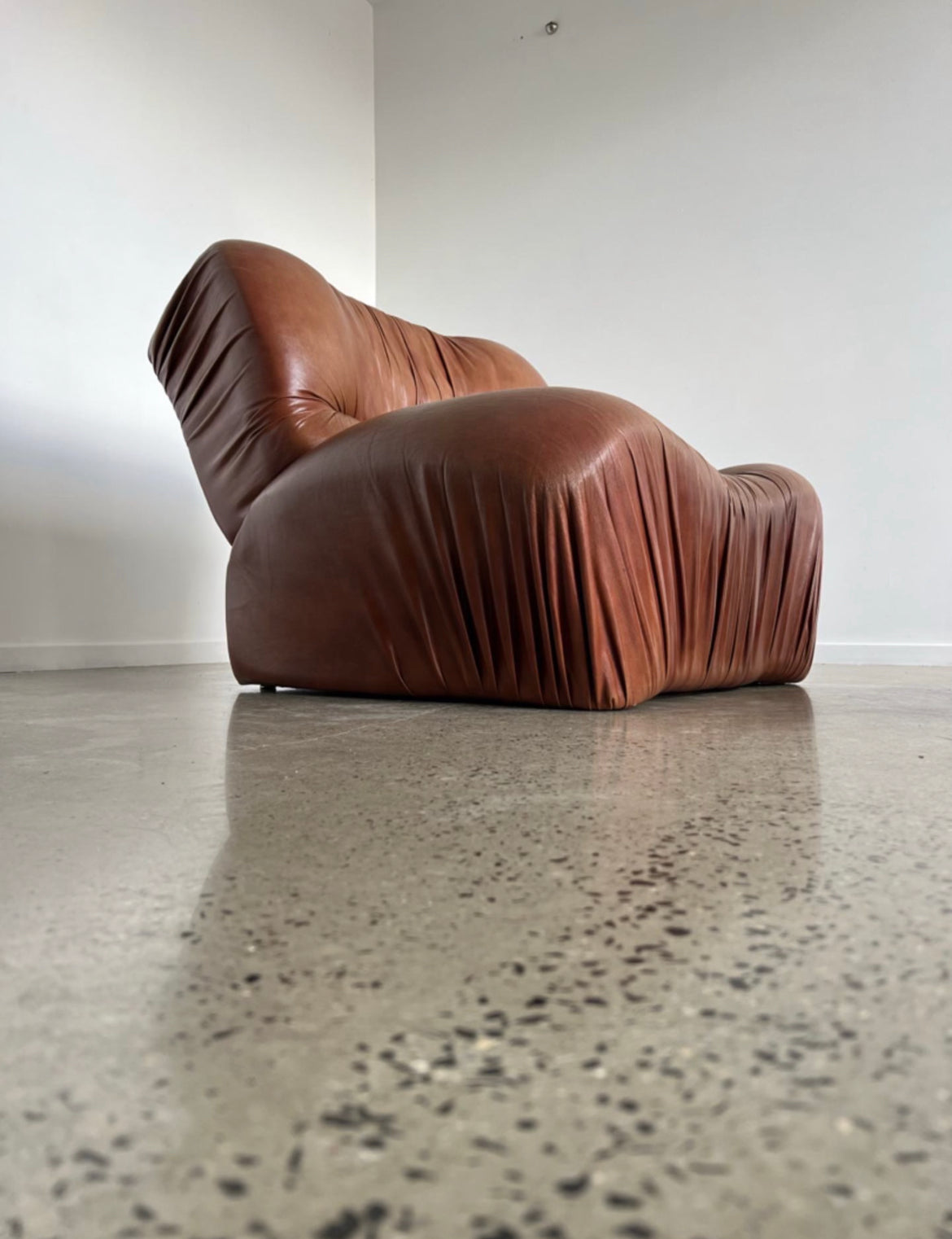 - Set of Two - Italian Leather Armchairs by Giuseppe Rossi for Albizzate, 1970s.