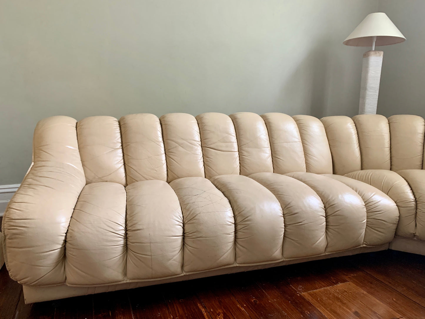 Peachy Cream Leather Sectional Sofa in the Style of De Sede