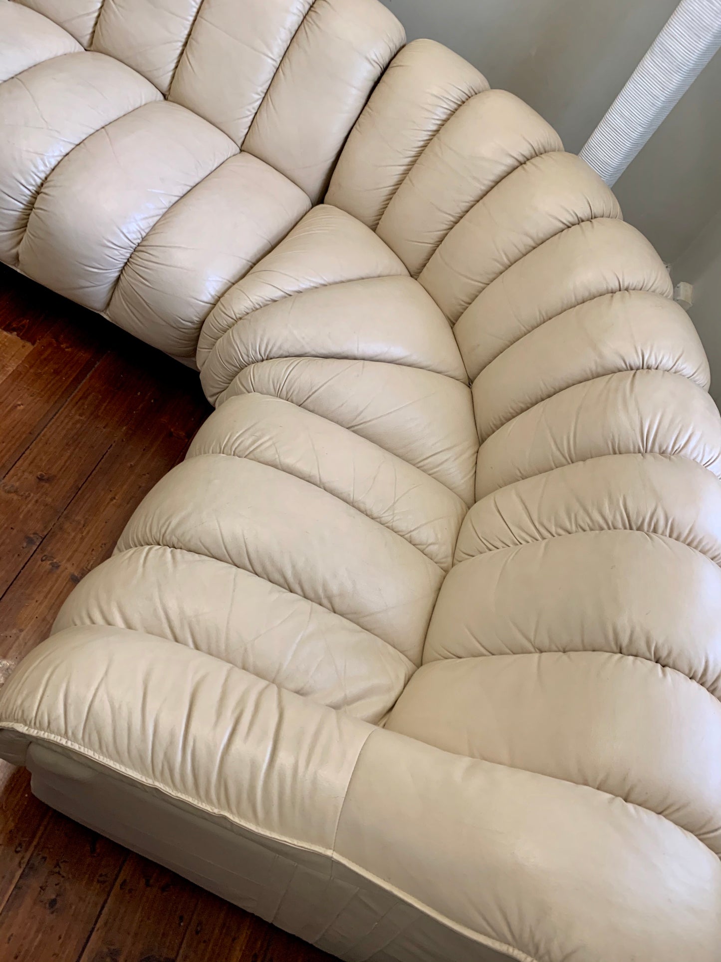 Peachy Cream Leather Sectional Sofa in the Style of De Sede